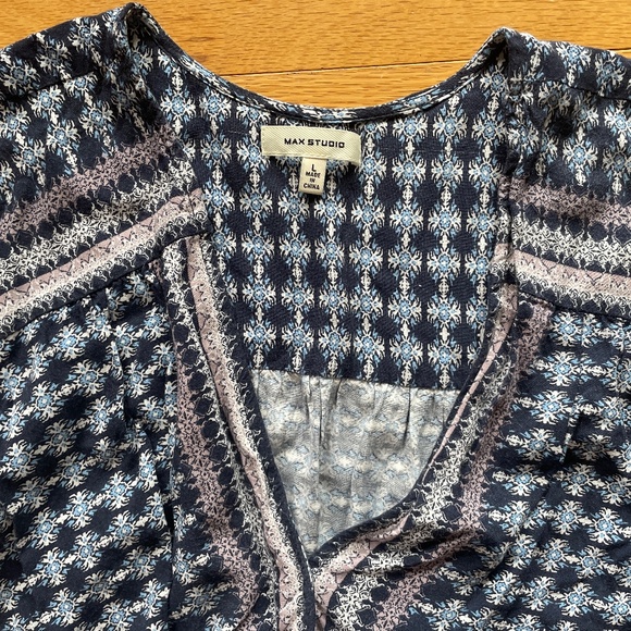 Max Studio Printed Faux-Wrap Sleeveless Blouse - Picture 4 of 12